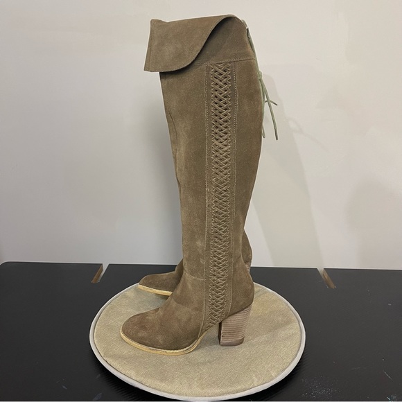 Sbicca Gusto Tan Suede Tall Boots Size 6 - Picture 2 of 16